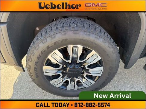 Used 2024 GMC Sierra 2500 Denali w/ Denali Reserve Package image 14