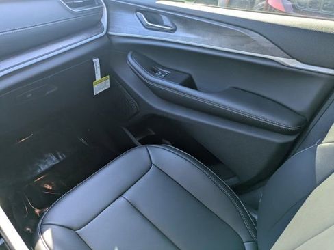New 2025 Jeep Grand Cherokee L Limited w/ Black Appearance Package image 15