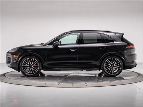 Used 2025 Porsche Cayenne Turbo AWD/4WD image 2