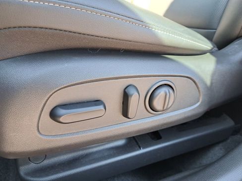 Used 2025 Chevrolet Trax ACTIV w/ Sunroof Package image 15