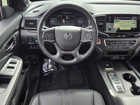 Used 2025 Honda Passport TrailSport image 12