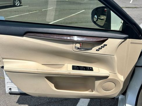 Used 2013 Lexus ES 350 w/ Premium Pkg FWD image 18