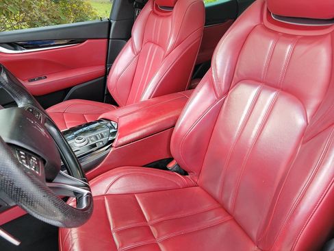 Used 2018 Maserati Levante GranSport image 21