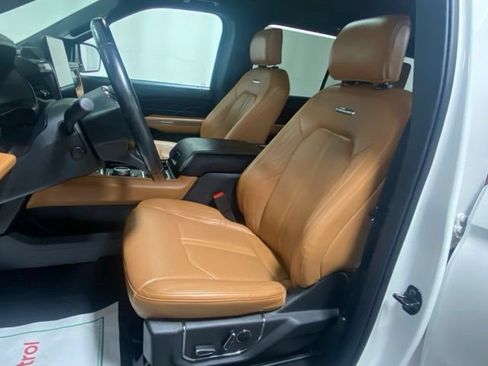 Used 2023 Ford Expedition Platinum AWD/4WD image 11