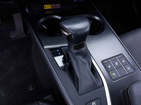 Used 2024 Lexus UX 250h F Sport FWD image 28