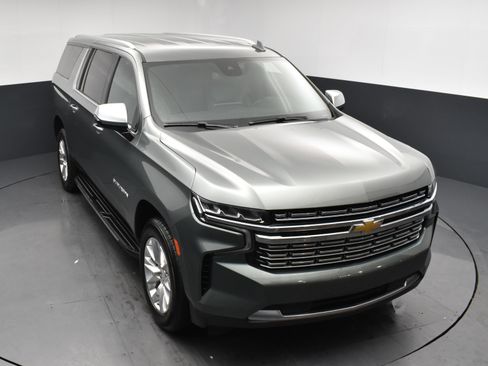 Used 2023 Chevrolet Suburban Premier RWD image 27