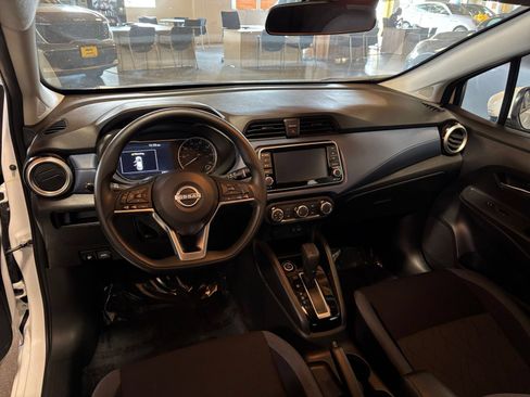 Used 2025 Nissan Versa SV FWD image 33
