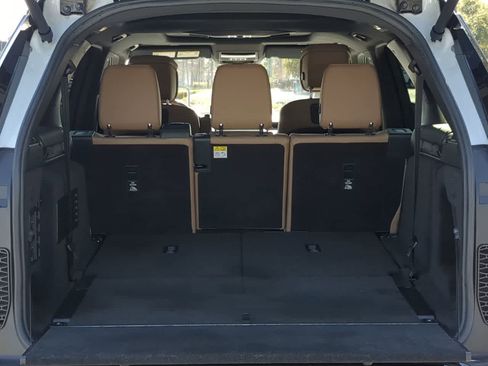 Used 2023 Land Rover Discovery HSE R-Dynamic image 38