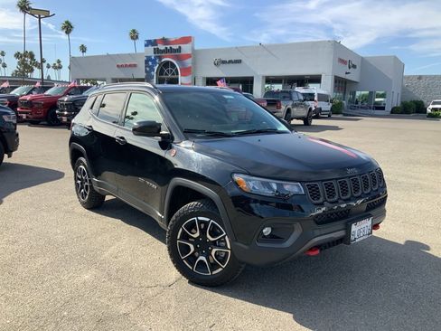 Certified 2024 Jeep Compass Trailhawk AWD/4WD image 11