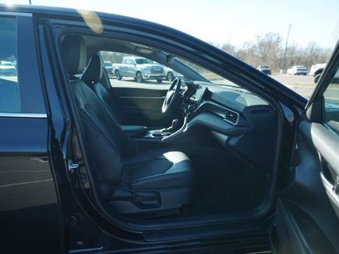 Used 2024 Toyota Camry SE image 19