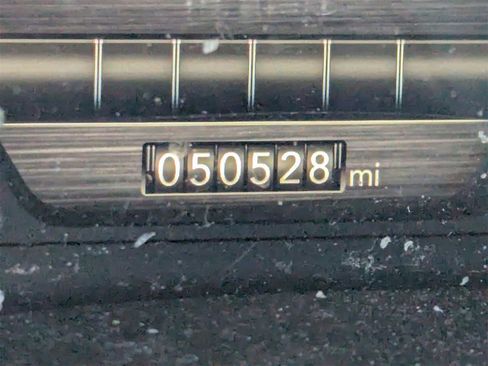 Used 2022 RAM 1500 Laramie w/ Sport Appearance Package image 9