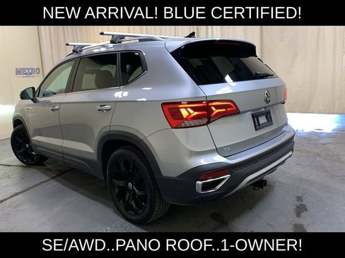 Used 2022 Volkswagen Taos SE w/ Panoramic Sunroof Package FWD image 5