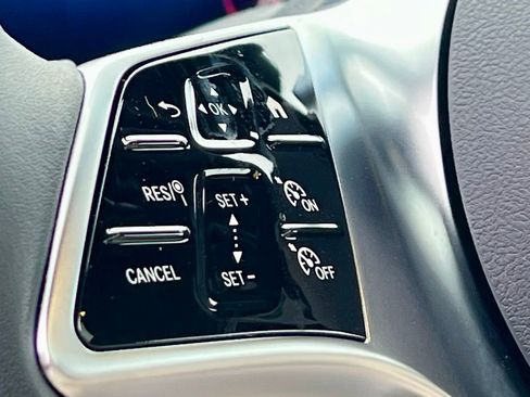 Certified 2026 Mercedes-Benz C 300 4MATIC Sedan image 21