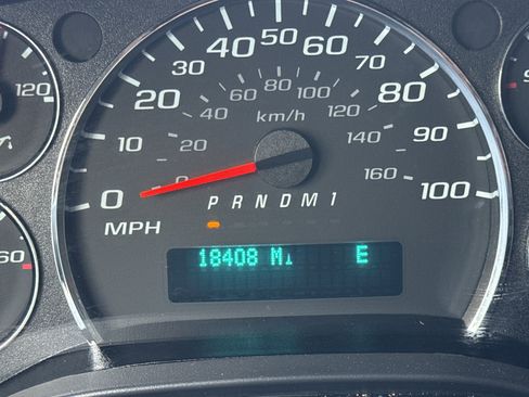 Used 2025 Chevrolet Express 3500 LT w/ LT Preferred Equipment Group image 5