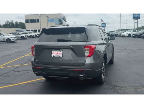 Used 2022 Ford Explorer XLT w/ Equipment Group 202A AWD/4WD image 7
