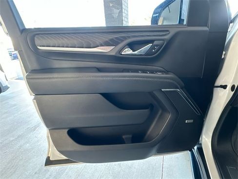 Used 2021 GMC Yukon XL Denali w/ Denali Premium Package image 10