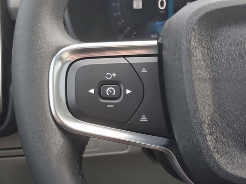 Certified 2023 Volvo XC40 B5 Plus w/ Protection Package Premier image 23