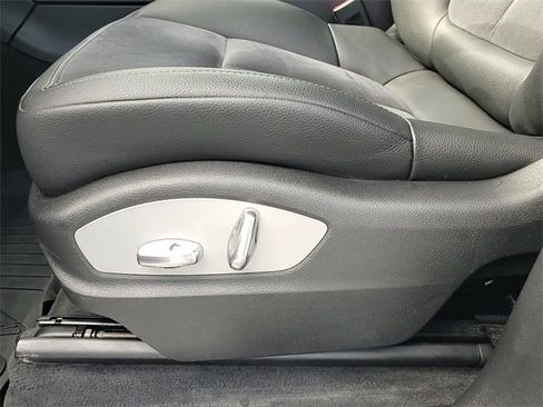 Used 2018 Porsche Macan S image 12