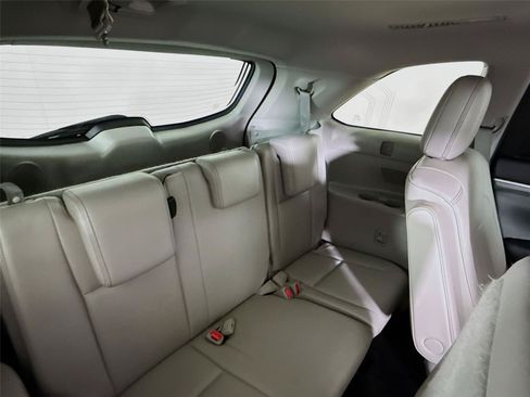 Used 2018 Toyota Highlander Limited w/ Carpet Mat Package (TMS) AWD/4WD image 28