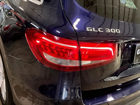 Used 2017 Mercedes-Benz GLC 300 4MATIC image 28