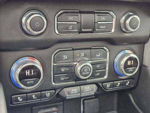 Used 2021 GMC Yukon SLT w/ SLT Luxury Package image 29