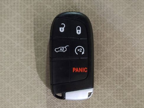 Used 2018 Jeep Grand Cherokee Laredo image 32