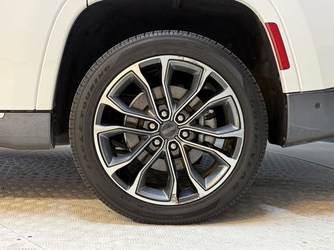 Used 2022 Jeep Grand Wagoneer Series III w/ Rear Seat Video Group 1 image 11