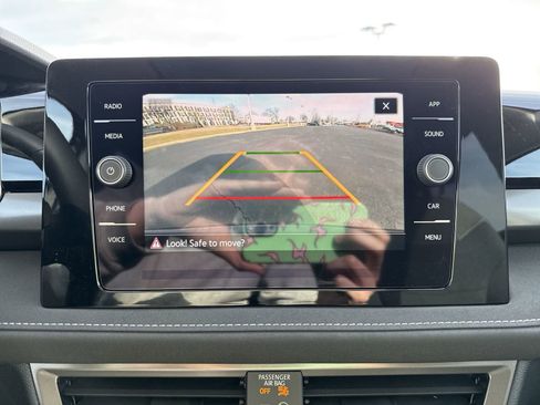 New 2026 Volkswagen Taos SE image 18