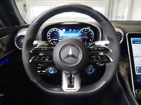 Certified 2022 Mercedes-Benz SL 63 AMG 4MATIC image 18