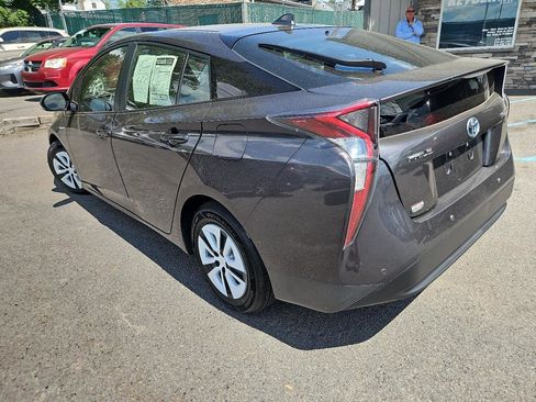 Used 2018 Toyota Prius Two w/ Prius Two Safety Plus Package FWD image 5