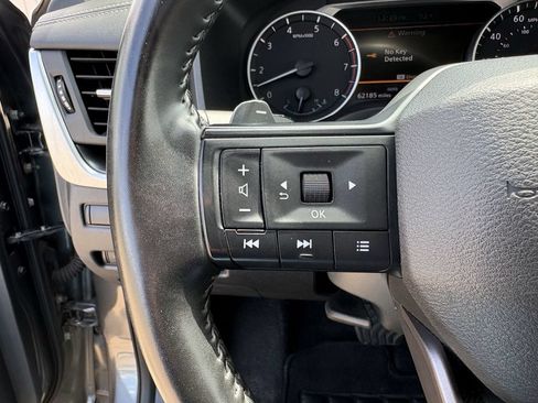 Used 2025 Nissan Rogue SV AWD/4WD image 16