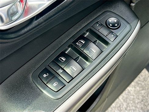 Used 2019 Jeep Cherokee Limited image 17