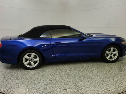 Used 2016 Ford Mustang Convertible RWD image 8