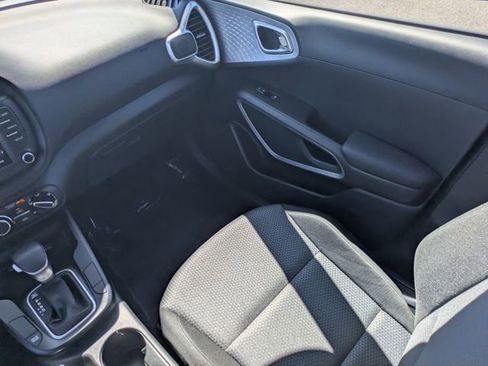 Used 2025 Kia Soul LX image 16