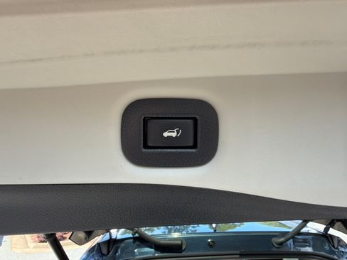 Used 2016 Nissan Rogue SL w/ SL Premium Package FWD image 18