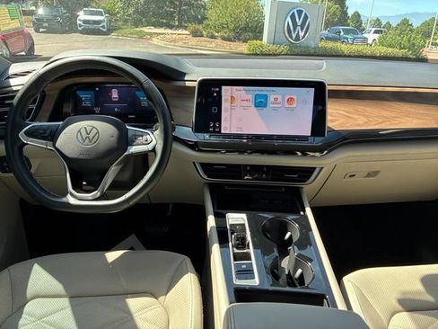Certified 2024 Volkswagen Atlas SE FWD image 17