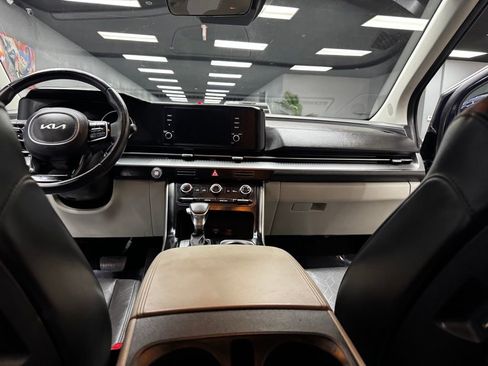 Used 2024 Kia Carnival LX image 40