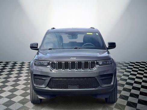 Used 2024 Jeep Grand Cherokee Laredo w/ Luxury Tech Group I AWD/4WD image 2