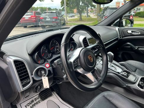 Used 2016 Porsche Cayenne AWD/4WD image 10
