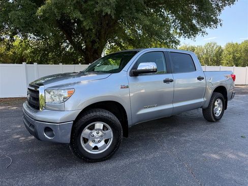 Used 2010 Toyota Tundra 4x4 CrewMax image 2
