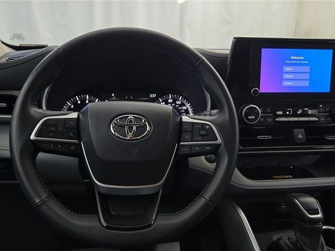 Certified 2024 Toyota Highlander XLE image 41