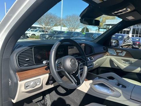 Used 2025 Mercedes-Benz GLS 450 4MATIC image 15