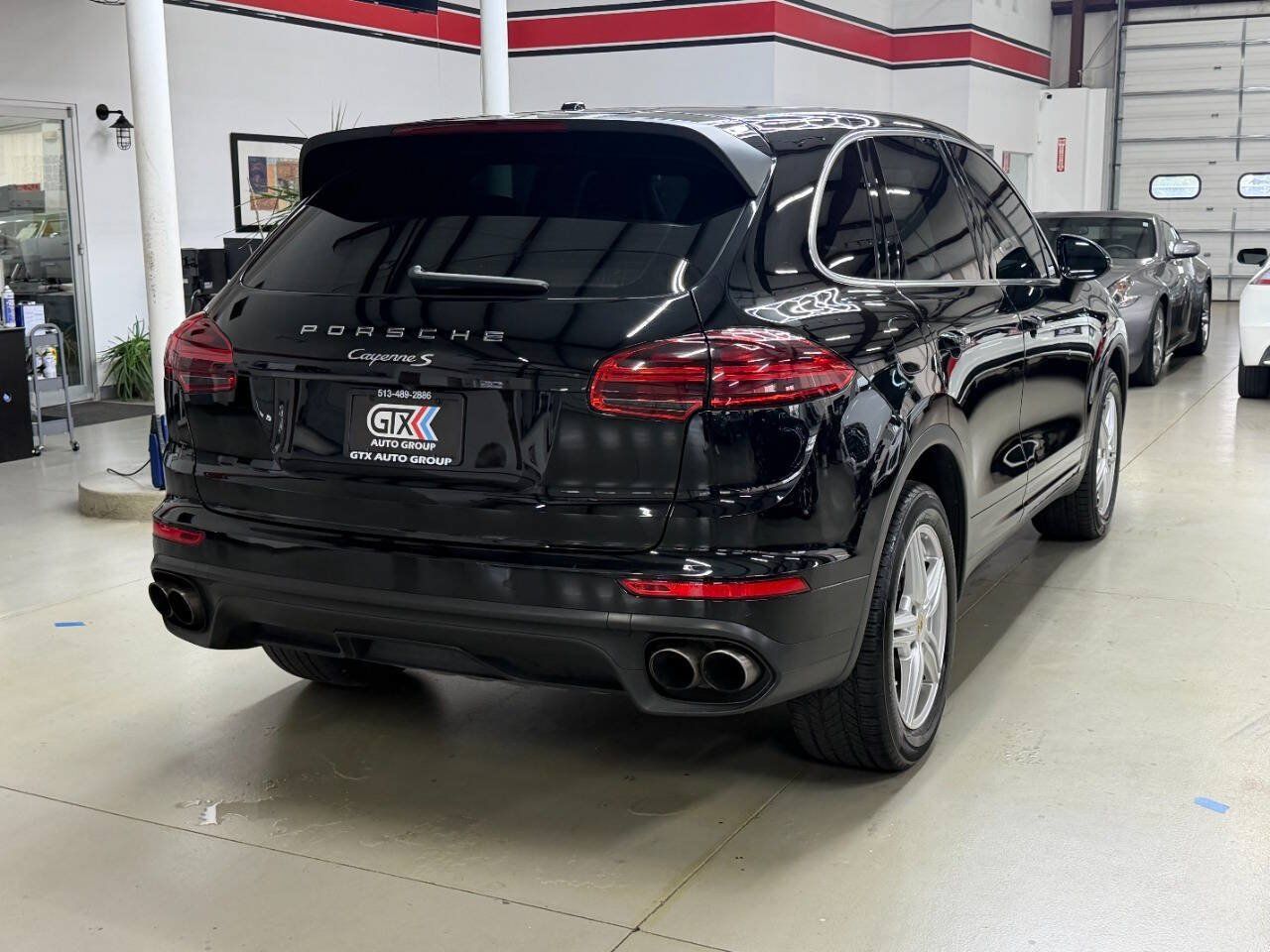 Used 2017 Porsche Cayenne S AWD/4WD image 2
