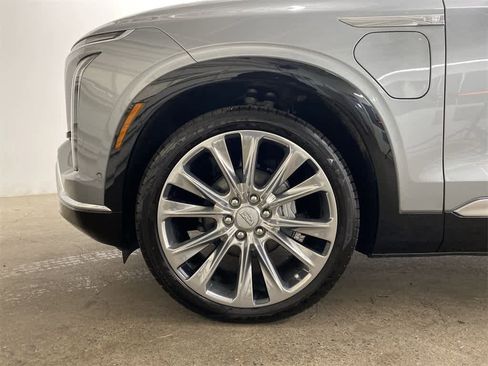 Used 2026 Cadillac Vistiq Premium Luxury image 12
