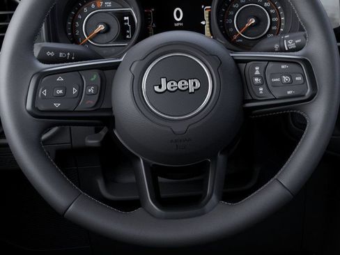 Used 2025 Jeep Gladiator Mojave w/ Convenience Group AWD/4WD image 19