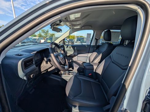 New 2025 Ford Maverick Lariat w/ Black Appearance Package image 11