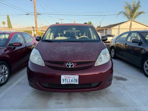 Used 2008 Toyota Sienna LE image 2