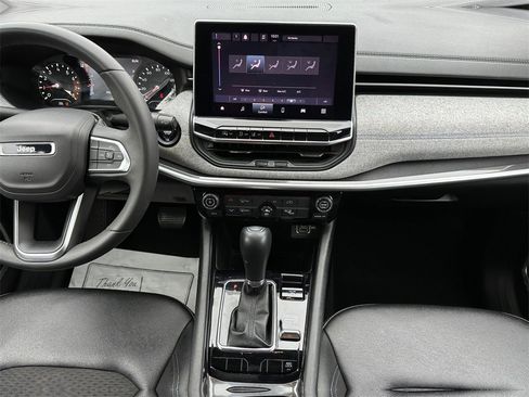 Used 2024 Jeep Compass Latitude image 16