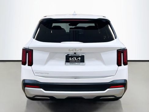 Certified 2024 Kia Sorento LX image 6