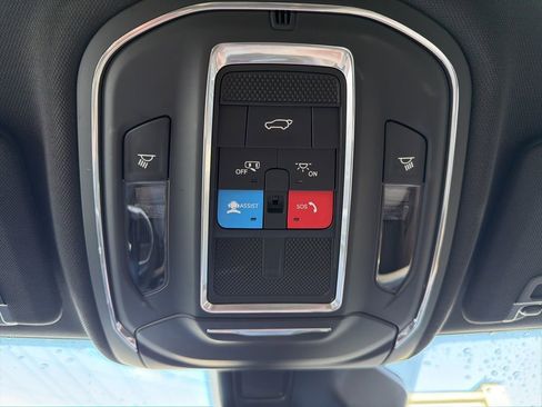 Used 2023 Jeep Grand Cherokee Limited w/ Black Appearance Package image 44